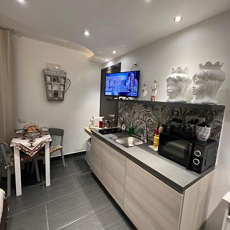 Nel Cortile Suite 切法卢 外观 照片