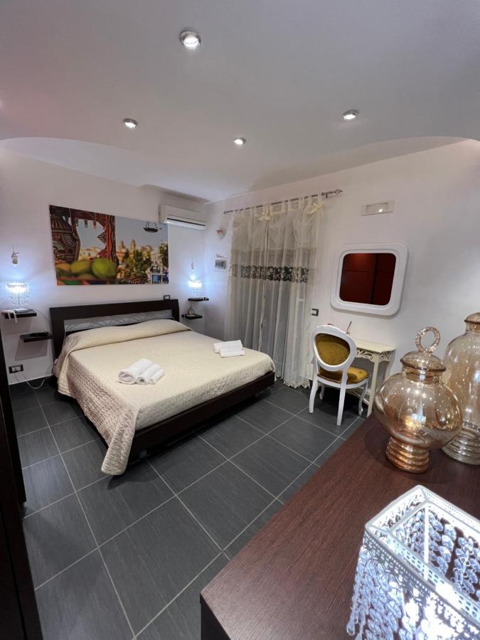 Nel Cortile Suite 切法卢 外观 照片