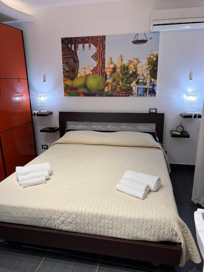 Nel Cortile Suite 切法卢 外观 照片