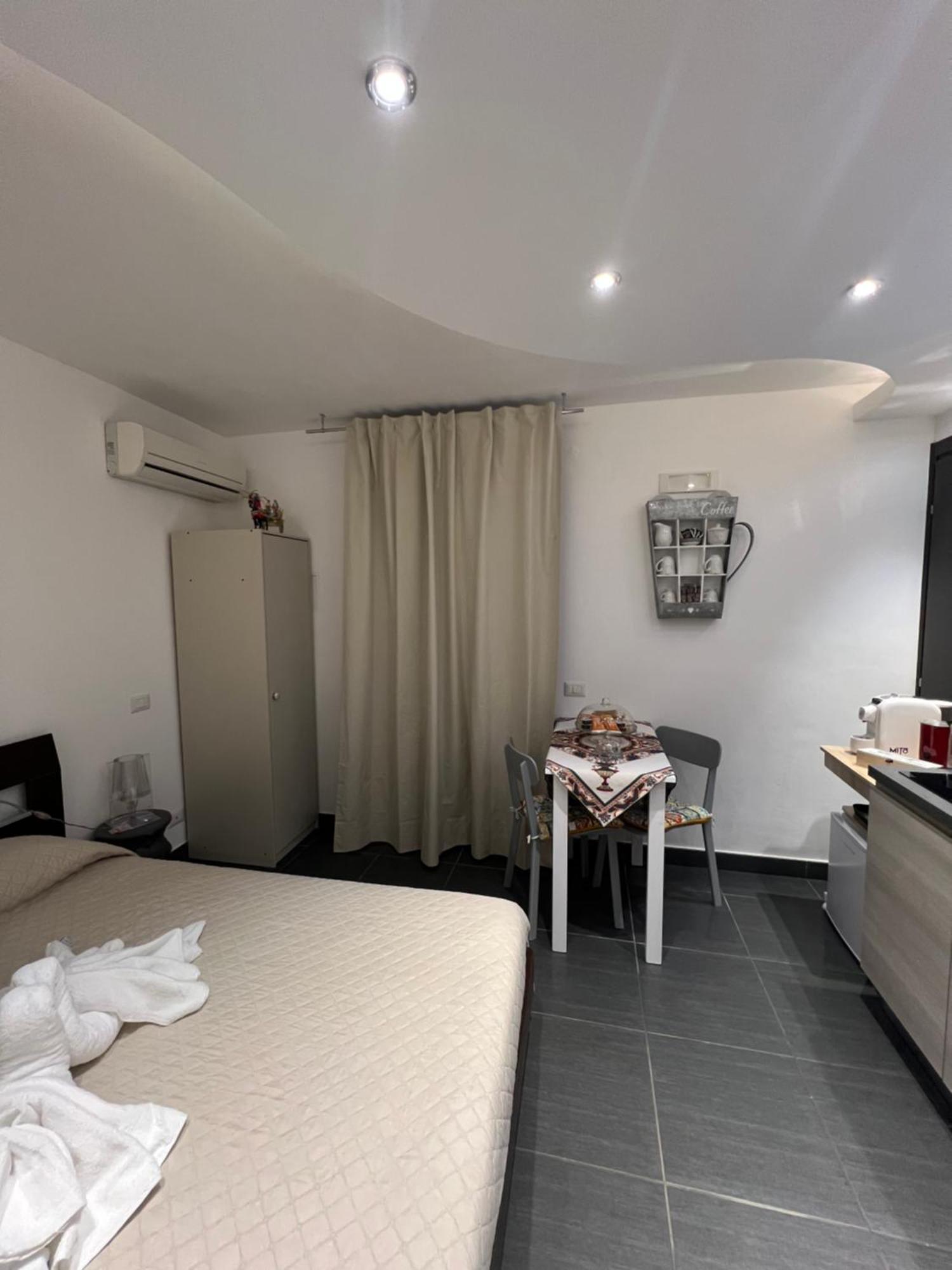 Nel Cortile Suite 切法卢 外观 照片