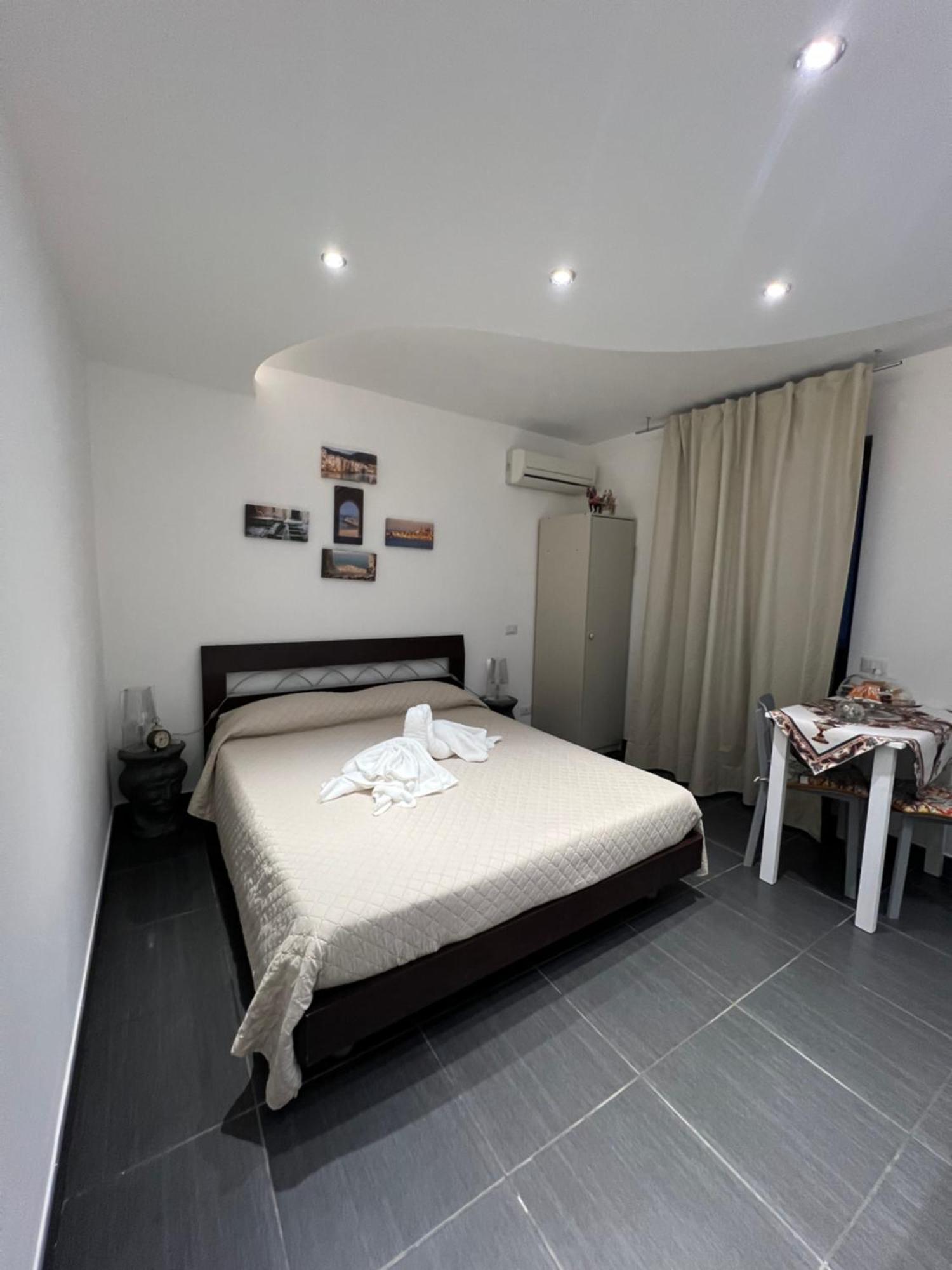 Nel Cortile Suite 切法卢 外观 照片