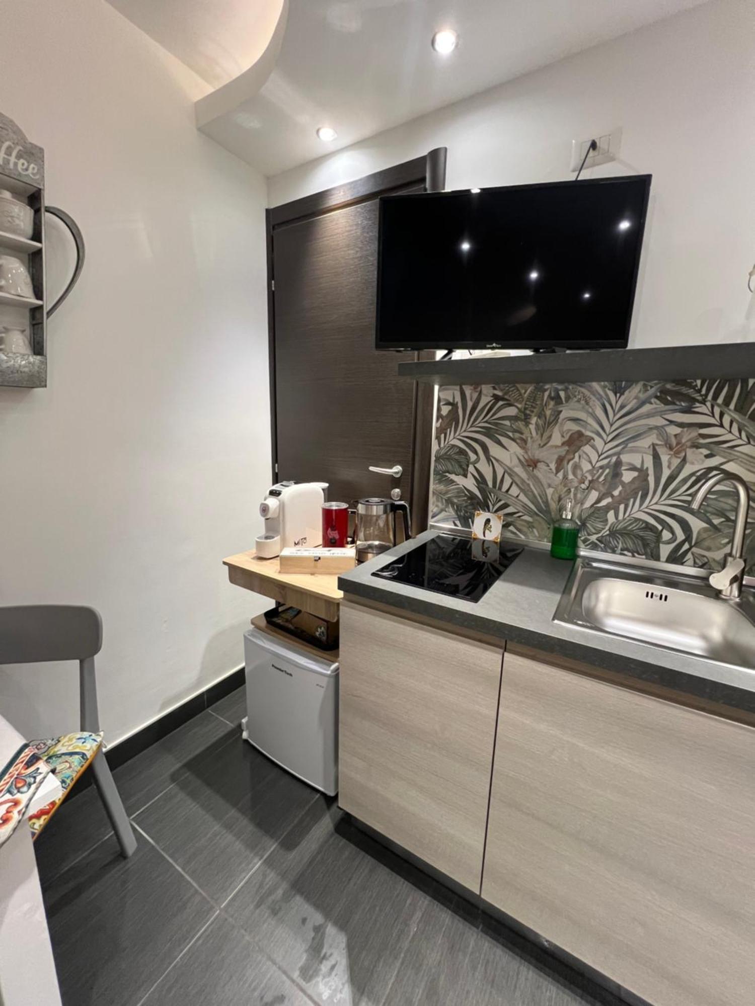 Nel Cortile Suite 切法卢 外观 照片