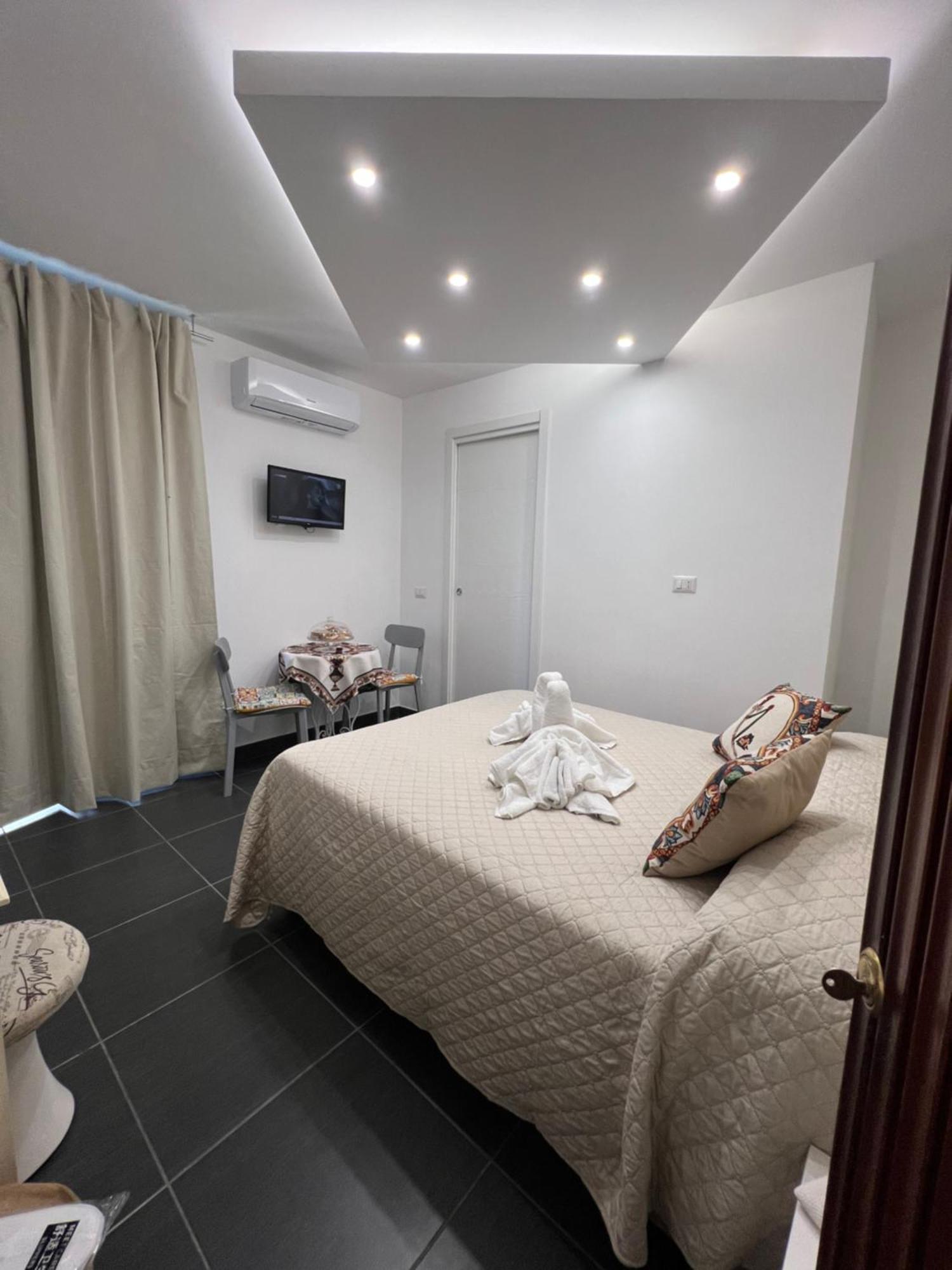 Nel Cortile Suite 切法卢 外观 照片