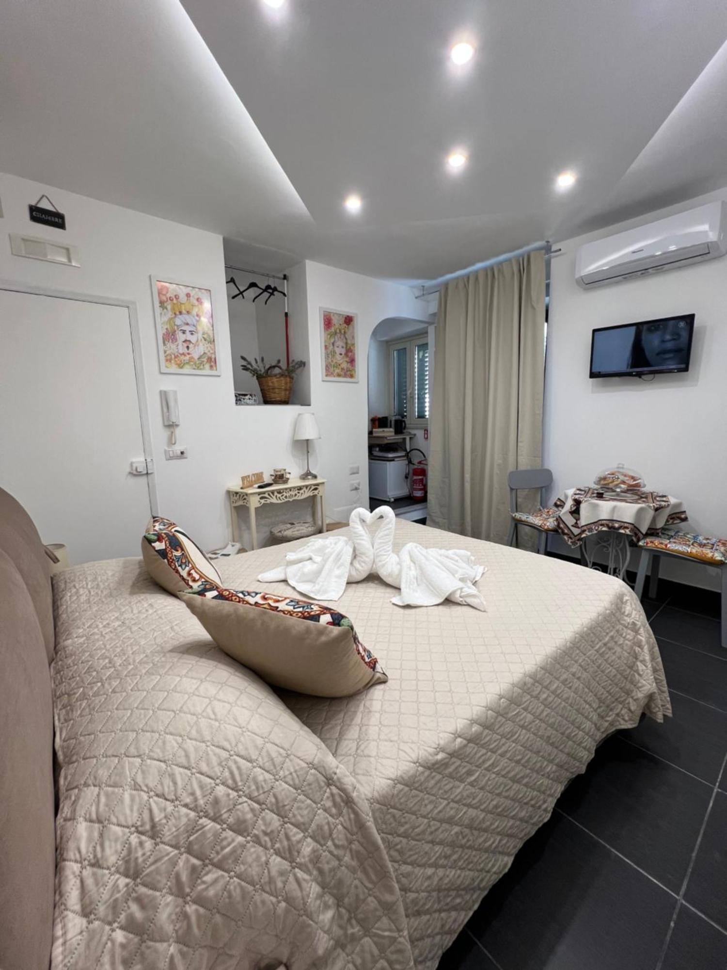 Nel Cortile Suite 切法卢 外观 照片